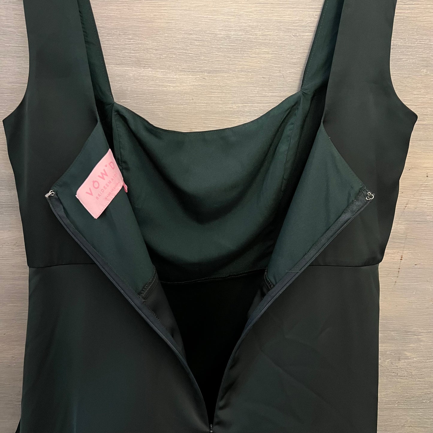 VOW’D Bridesmaids Dark Forest Green Satin Sleeveless Bridesmaid Dress Size 16 Good Condition