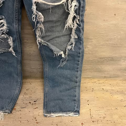Refuge 100% Cotton Mom High Rise Heavily Distressed Medium Wash Denim Blue Jeans Size 5 Good Condition