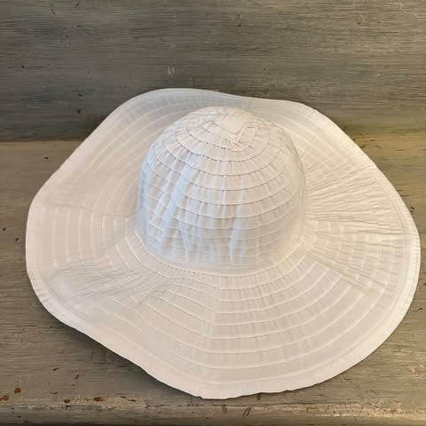 Chatties White Flexible Sunhat Foldable Easy Travel Handwash One Size Like New
