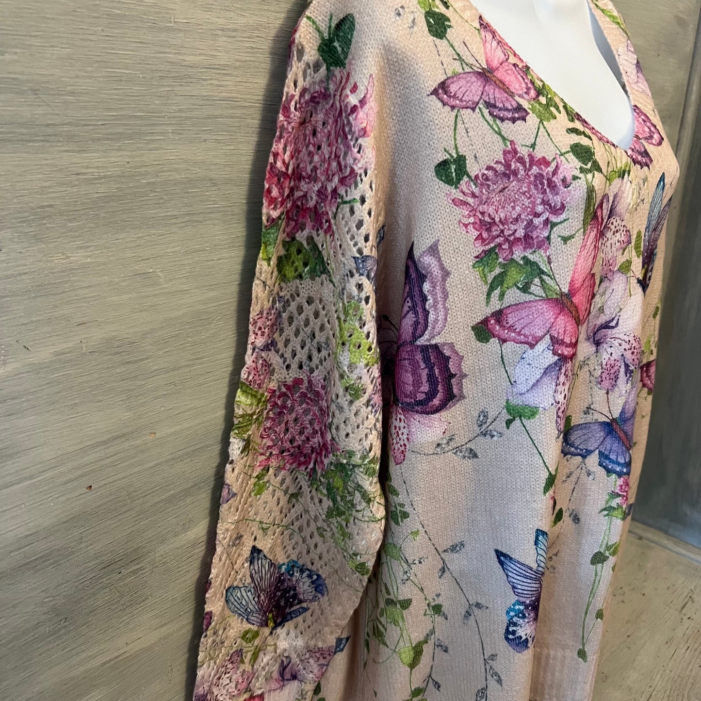 Beautiful Soft Butterfly Flower Print Reticulated Sleeve Sweater Size 3XL Like New