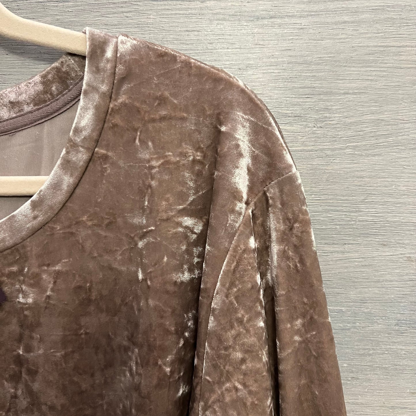 AVA & VIV Champagne Crushed Velvet Scoop Neck Cropped Pullover Top 1X New with Tags