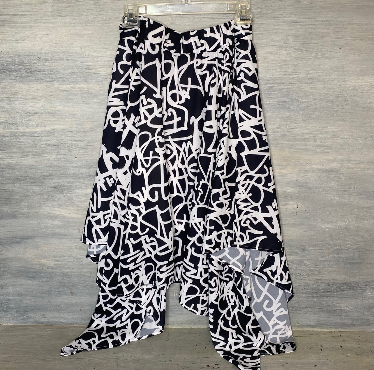 New York & Company Graffiti Print Black White Handkerchief Hem Skirt Size Large Like New