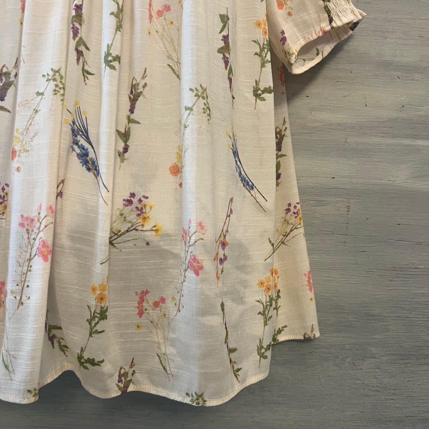 Rose & Olive Flowy Floral Print Ruffle Collar Blouse Size Small Like New