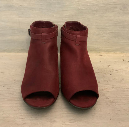 Easy Street maroon Open Toe Ankle Bootie Boots Size 7 Good Condition
