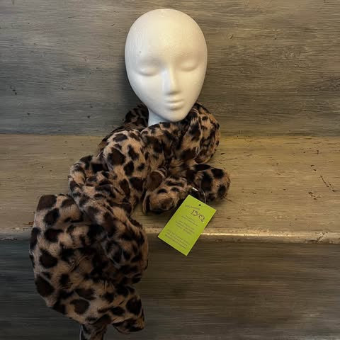 IYQ Faux Fur Leopard Print Scarf New with Tag