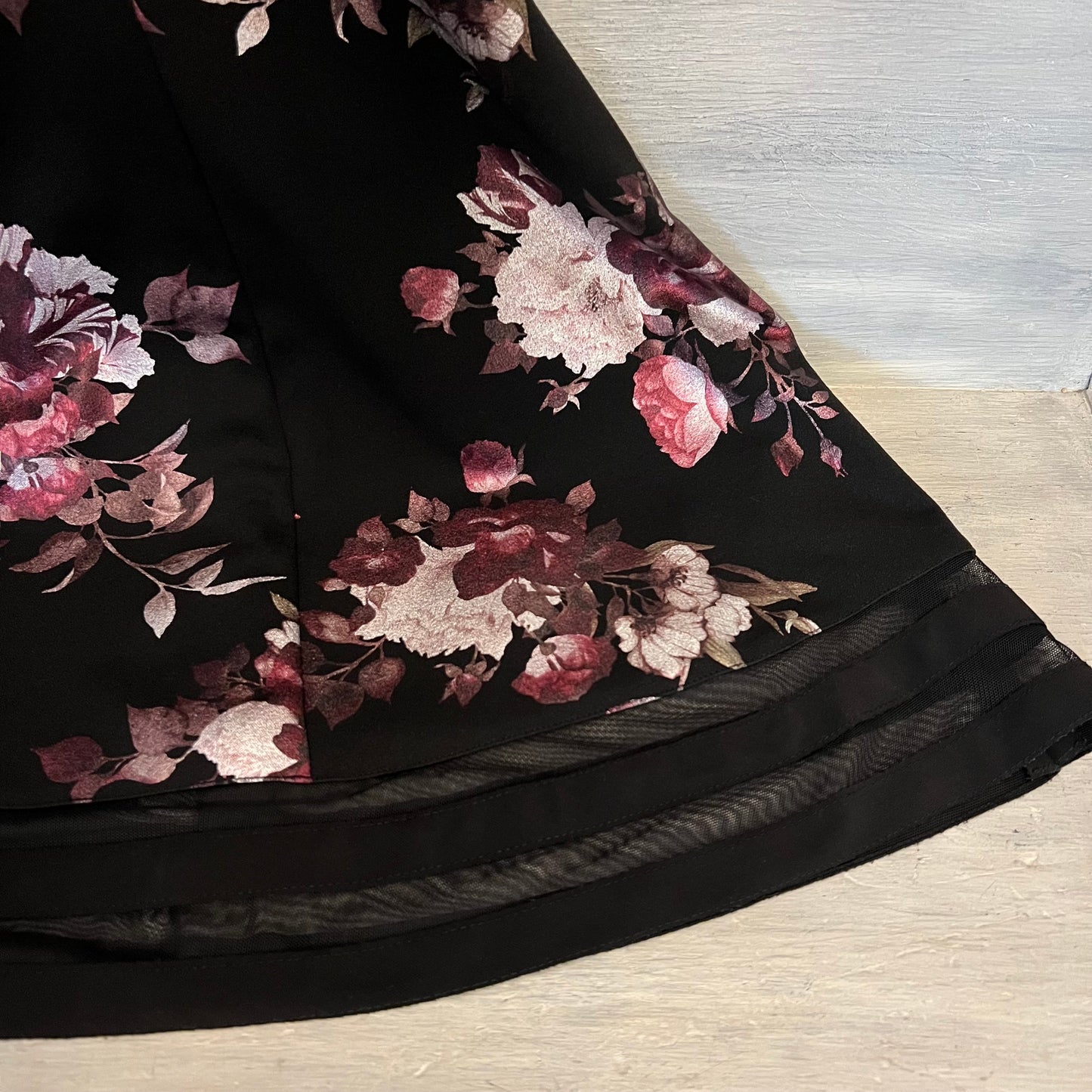 Leslie Fay Black Shimmery Floral Print Sleeveless Fit and Flare Dress Size 16 Good Condition