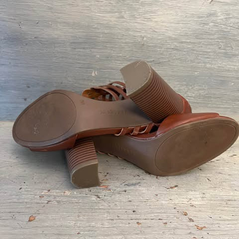 Indigo rd. Brown Faux Leather Gladiator Chunk Heels Size 10 Like New