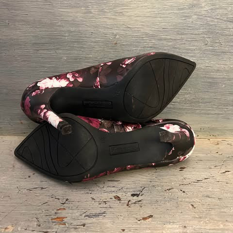 Christian Siriano Dark Floral Print Stiletto Pump Heel Size 8.5 Like New