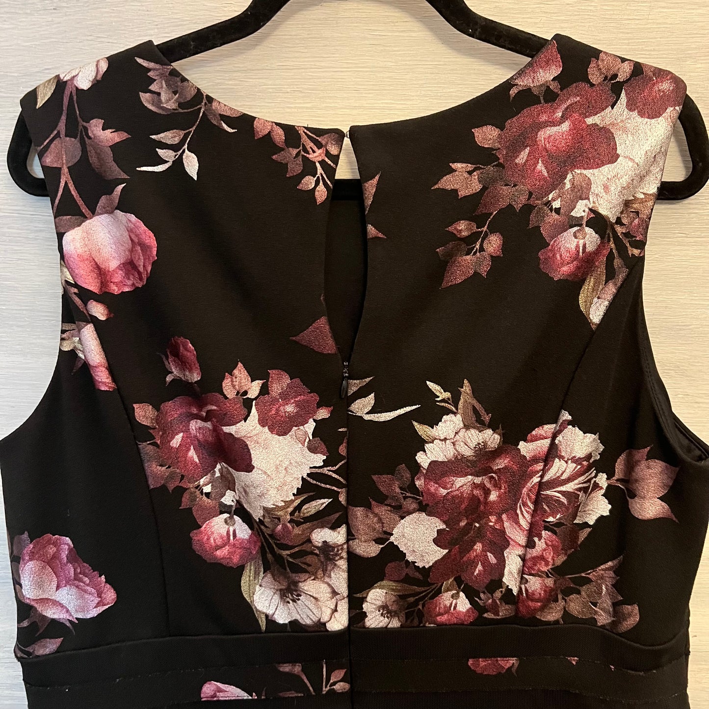 Leslie Fay Black Shimmery Floral Print Sleeveless Fit and Flare Dress Size 16 Good Condition
