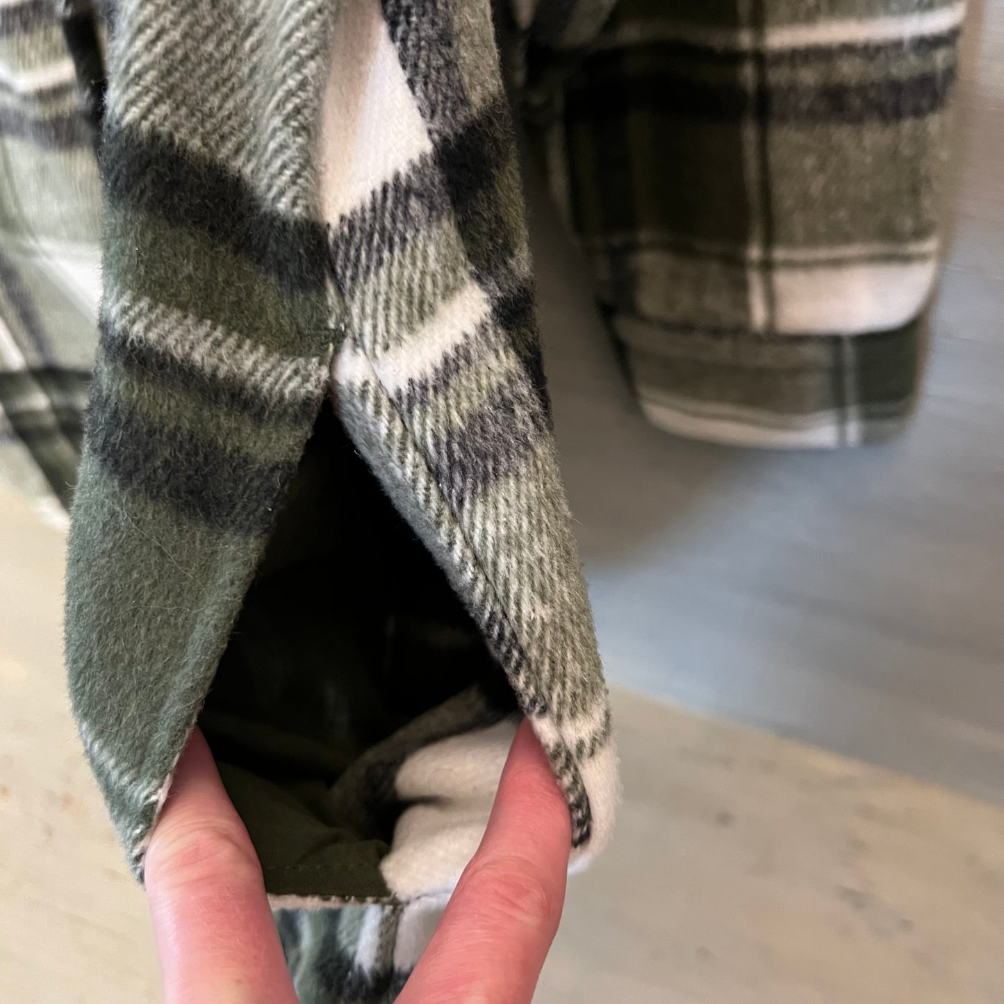 Time&Tru Olive Green Black Cream Plaid Flannel Button Down Shirt Shacket Small Good Condition