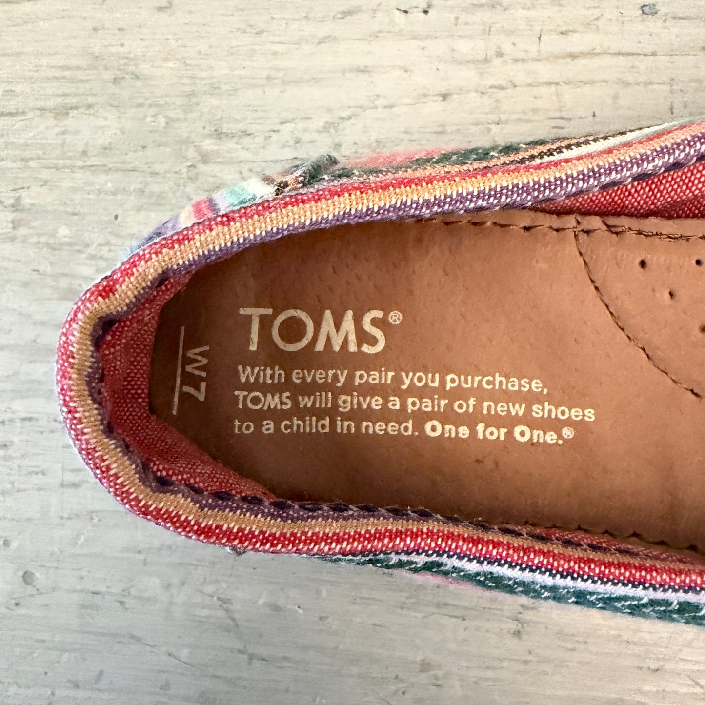 Tom’s Women’s Colorful Canvas Flat Slip On Shoe Size 7 Good Condition