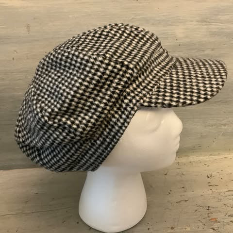 Black White Check Flannel Newsboy Cap Hat  with Bow Good Condition