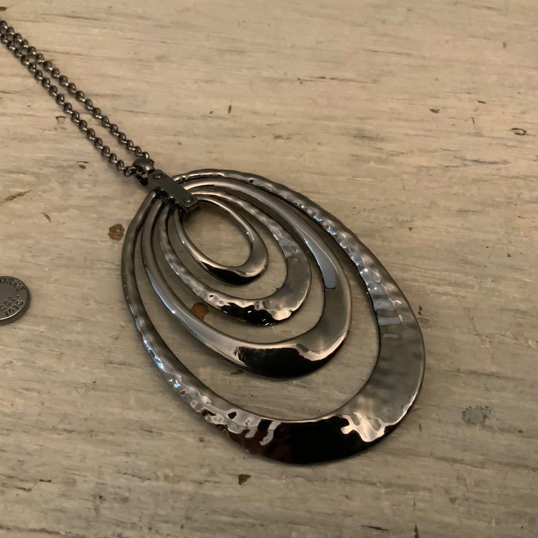 Liz Claiborne Hammered Gun Metal Black Multi Circle Pendant Chain Necklace Like New