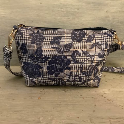 IM❤️ Navy Pink Floral Print Shoulder Crossbody Bag Purse Like New