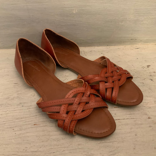 Universal Thread Brown Faux Leather Slip on Open Toe Flat Sandal Size 10 Like New