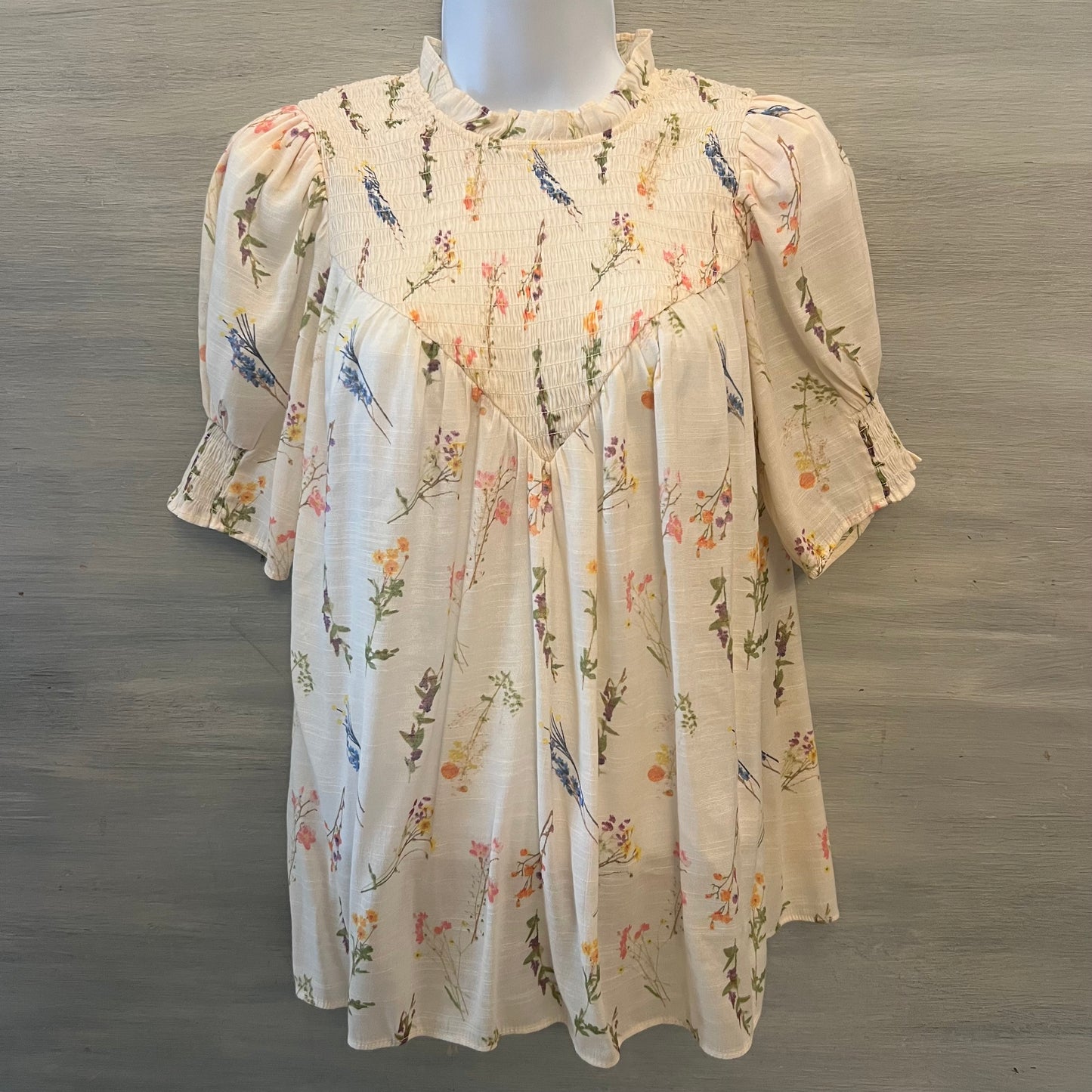 Rose & Olive Flowy Floral Print Ruffle Collar Blouse Size Small Like New