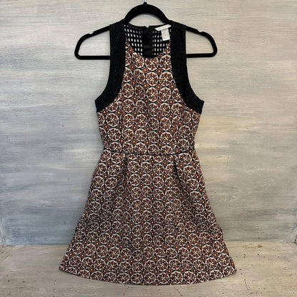 H&M Fit Flare Razorback Eyelet Shoulder and Back Dress Floral Tapestry Dress Size 6 Like New