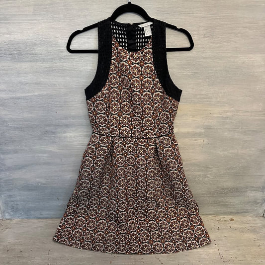 H&M Dress Fit Flare Razorback Eyelet Shoulder and Back Pocketed Floral Tapestry Size 6 Like New