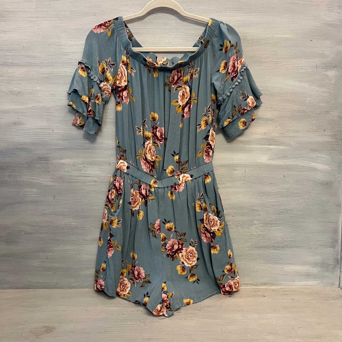 Xhilaration Blue Floral Print Romper Small Good Condition