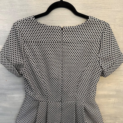 Adrianna Papell Dress Fit Flare Short Cuffed Sleeve Sweetheart Neck Black White Size 8 Like New