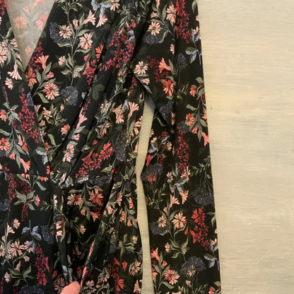 BCBGeneration Dress VNeck Pockets Floral Print Medium Like New