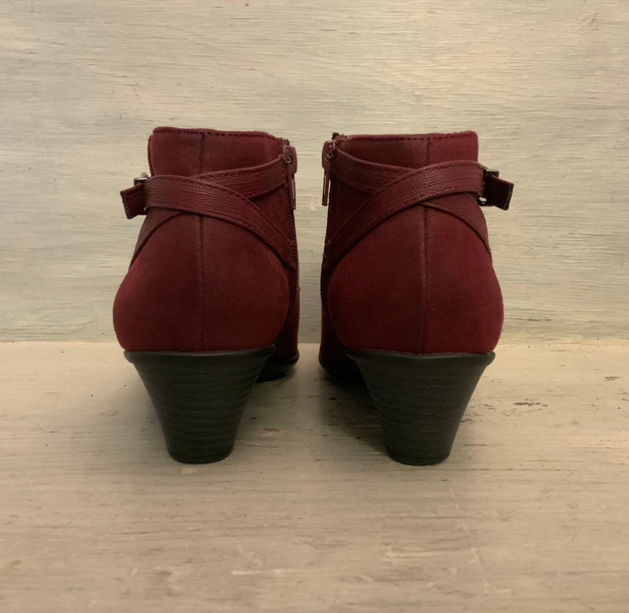 Easy Street maroon Open Toe Ankle Bootie Boots Size 7 Good Condition