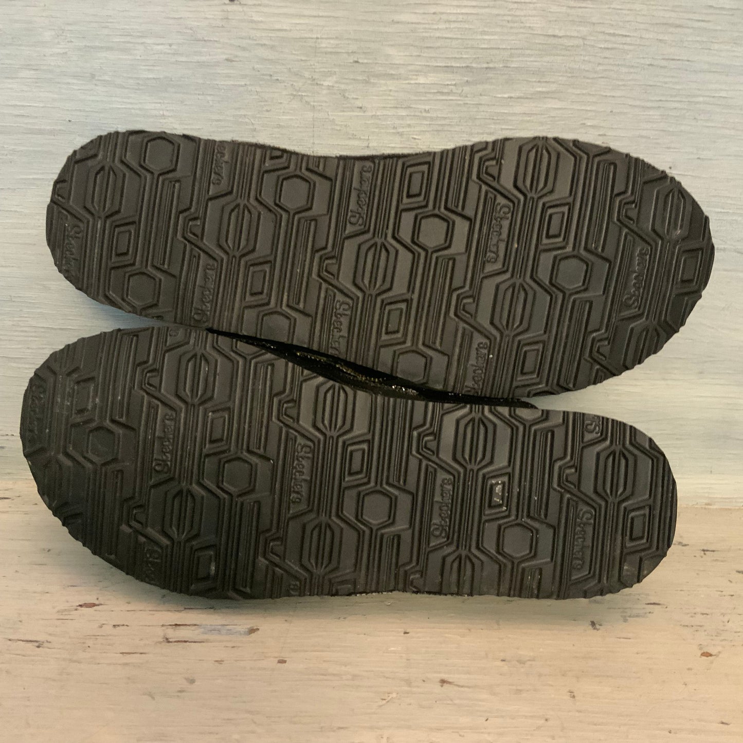 Sketchers Arch Fit Glitzy Beaded Black Flip Flop Thong Sandals Size 8.5 Good Condition