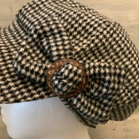 Black White Check Flannel Newsboy Cap Hat  with Bow Good Condition