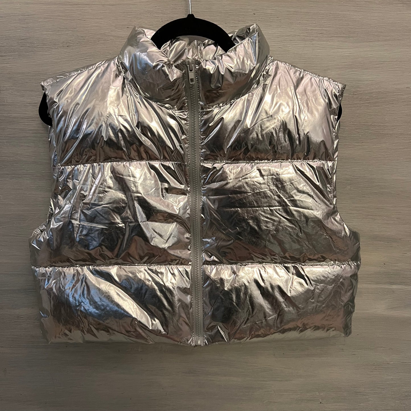 Forever 21 Metallic Silver Cropped Puffer Vest Medium Like New