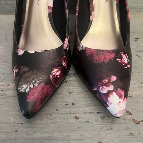 Christian Siriano Dark Floral Print Stiletto Pump Heel Size 8.5 Like New