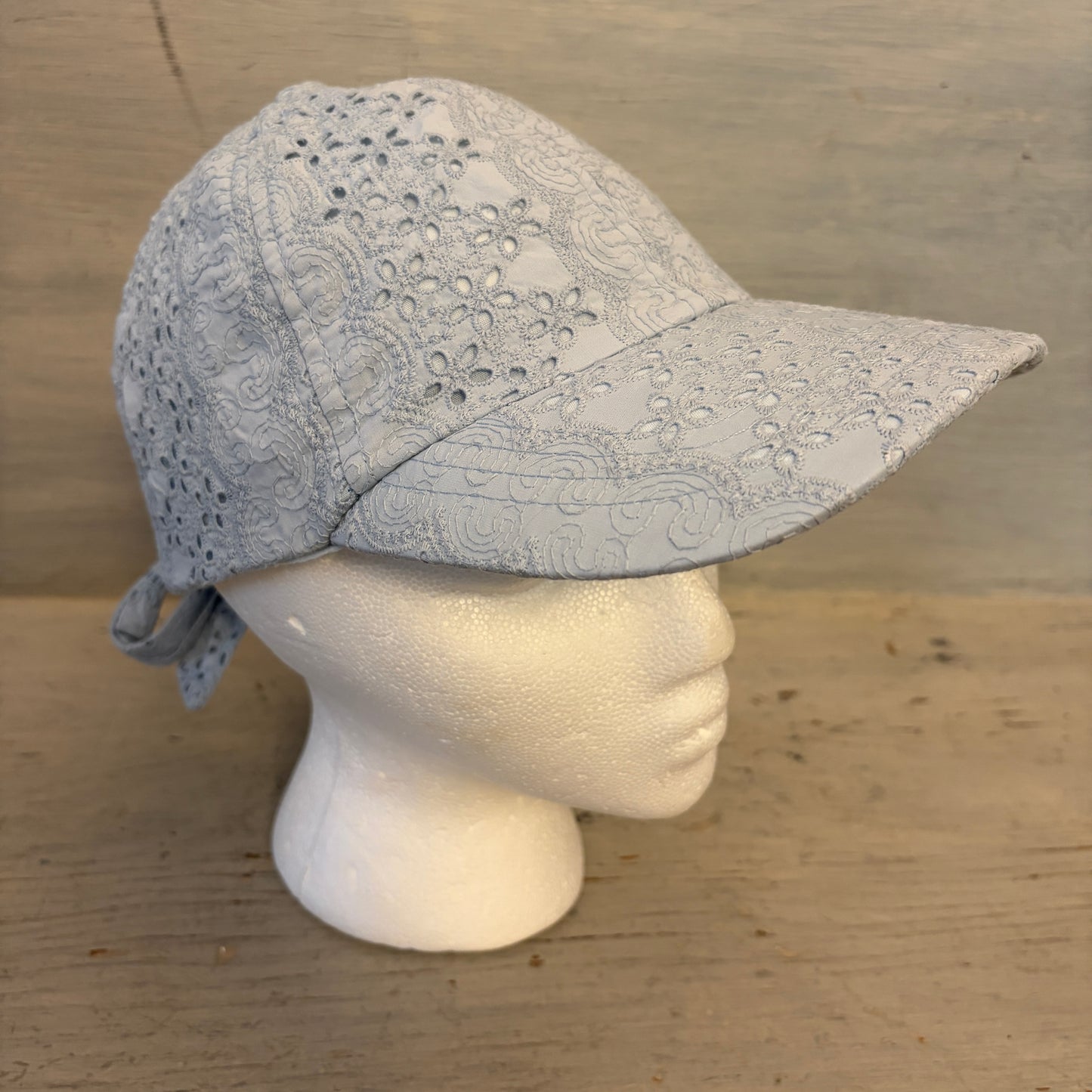 Vince Camuto 100% Cotton Pale Blue Eyelet Lace Adjustable Tie Baseball Cap One Size Good Condition