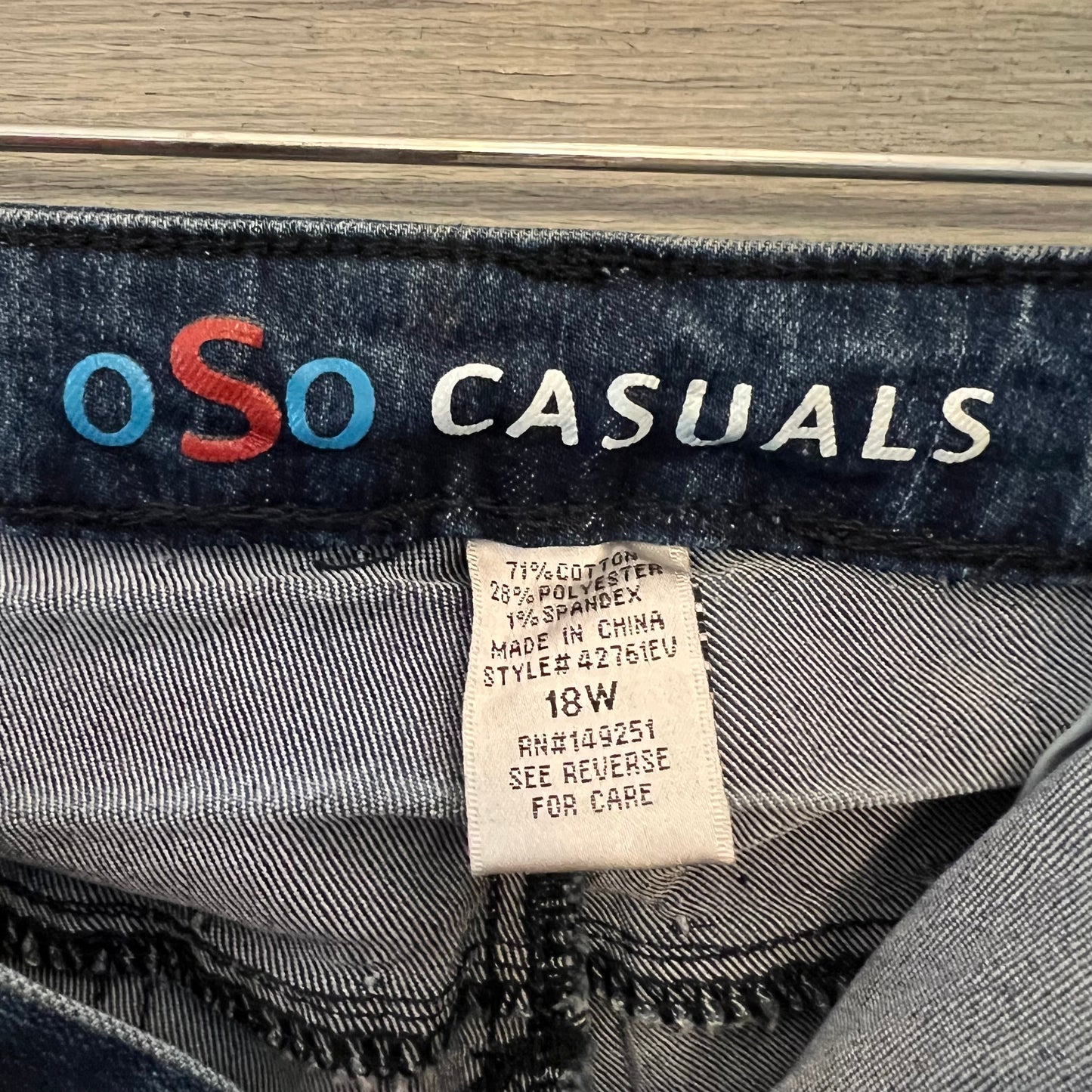 Oso Casuals Distressed Flower Appliqué Denim Blue Jean Shorts Size 18W Good Condition