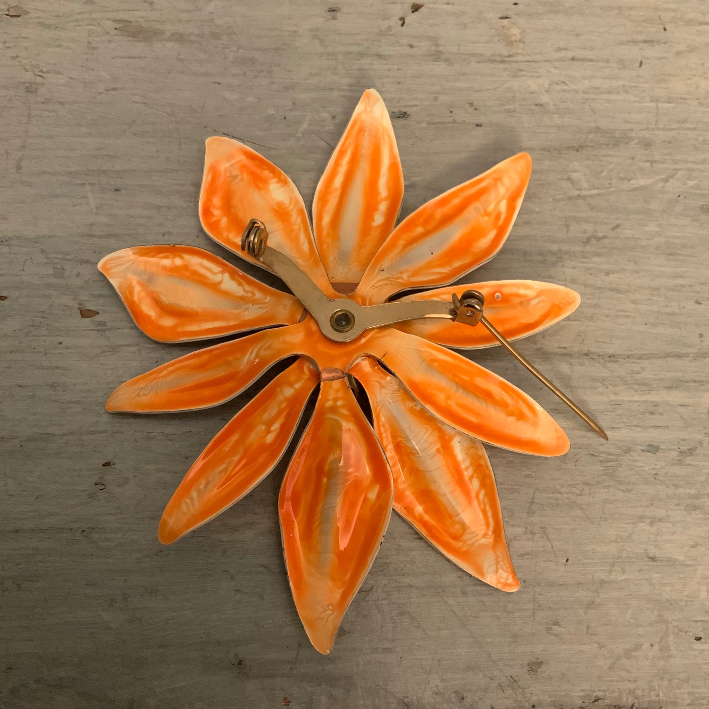 Vintage Two Tone Dimensional Enamel Daisy Floral Brooch Pin 3.5" Good Condition