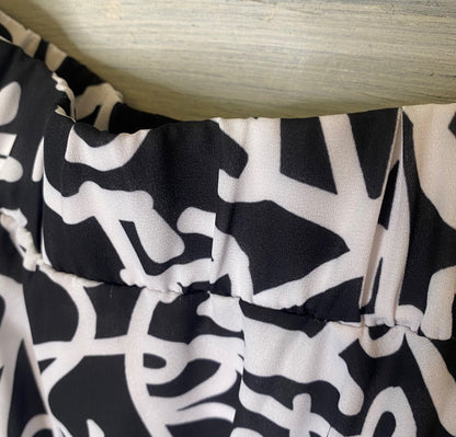 New York & Company Graffiti Print Black White Handkerchief Hem Skirt Size Large Like New