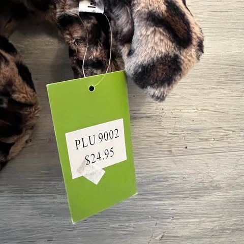 IYQ Faux Fur Leopard Print Scarf New with Tag