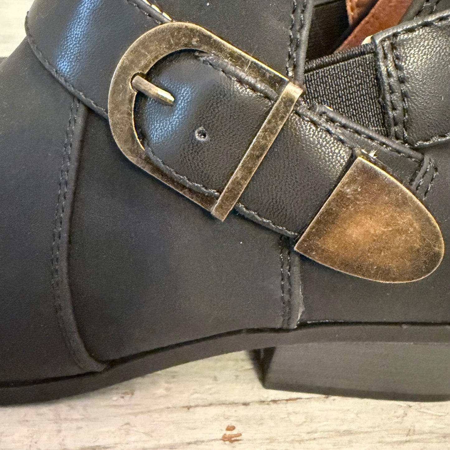 Wonderly Faux Suede "Fonda" Black Ankle Boot Booties Size 10M Good Condition