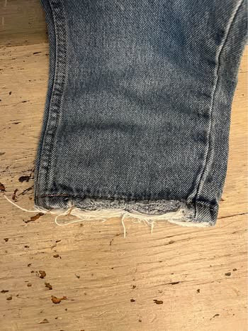 Refuge 100% Cotton Mom High Rise Heavily Distressed Medium Wash Denim Blue Jeans Size 5 Good Condition