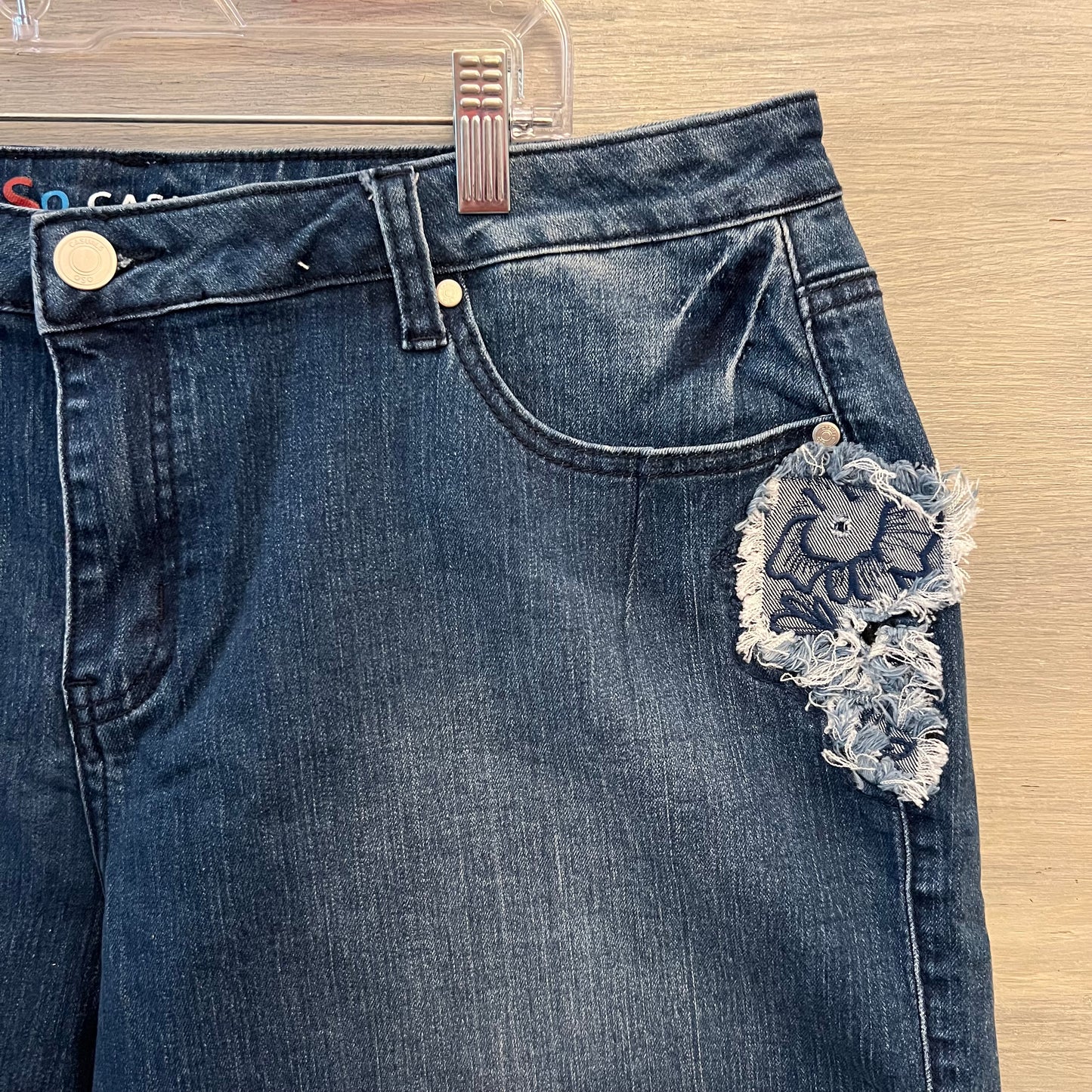 Oso Casuals Distressed Flower Appliqué Denim Blue Jean Shorts Size 18W Good Condition