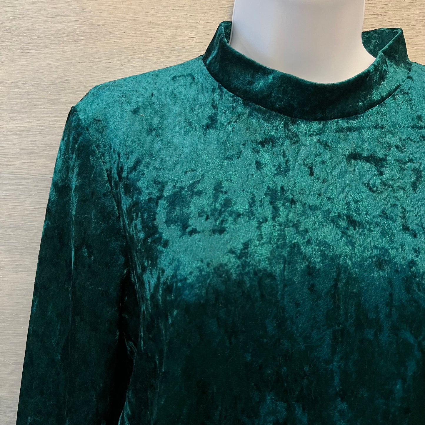 Tiana B. Emerald Green Crushed Velvet Long Sleeve Mini Dress Size 10 Good Condition