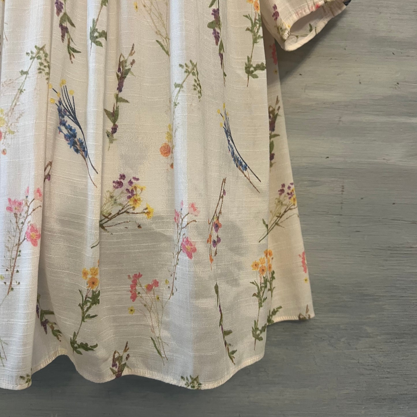 Rose & Olive Flowy Floral Print Ruffle Collar Blouse Size Small Like New