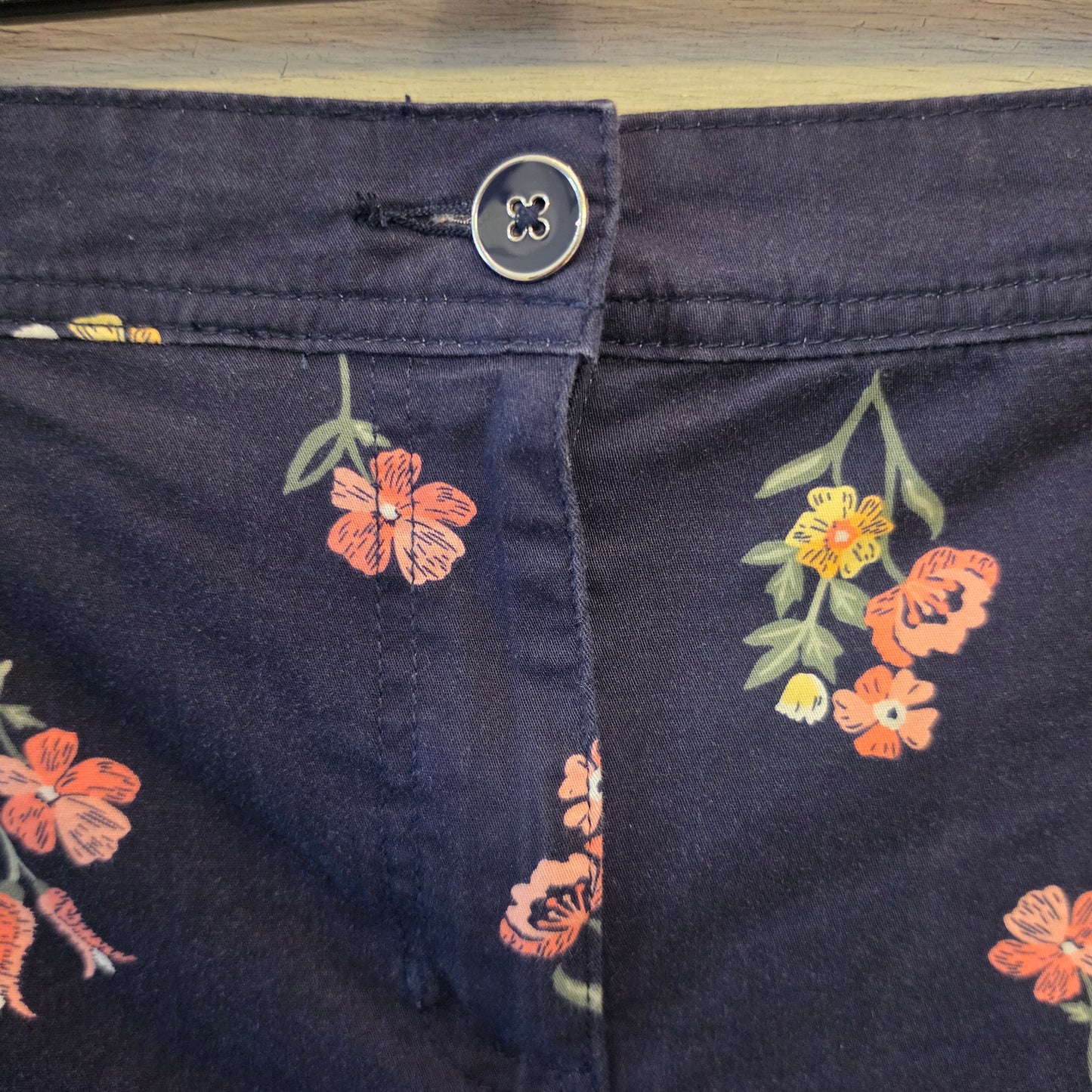 Karen Scott 98% Cotton Navy Multicolor Floral Print Mini Skort Size 14 Good Condition