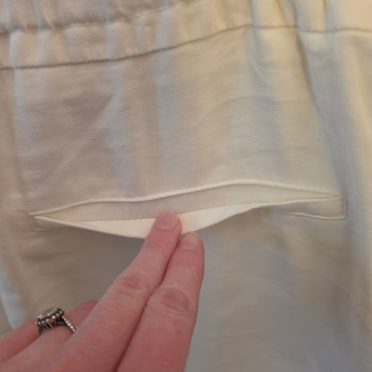 Simply Vera Vera Wang Cream Smocked Elastic Waist Lightweight Shorts Size Large Good Condition