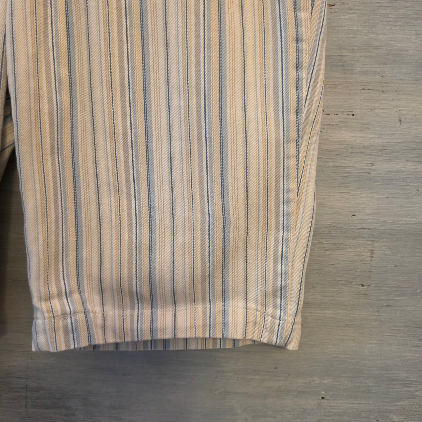 Liz Claiborne Jeans 100% Cotton Audra Pinstripe Bermuda Shorts Size 8 Good Condition