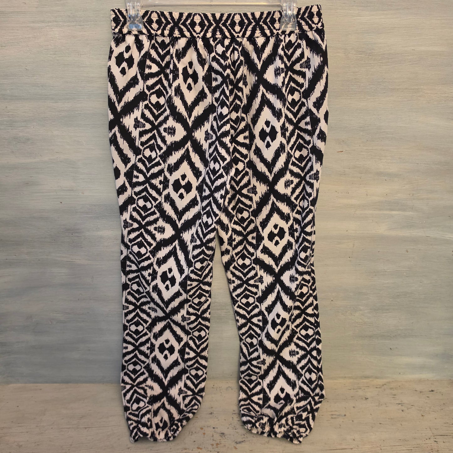 Spacey Girly Black/White Tribal Abstract Print Cropped Jogger Pants Size Large Good Condition