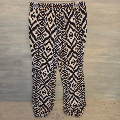 Spacey Girly Black/White Tribal Abstract Print Cropped Jogger Pants Size Large Good Condition