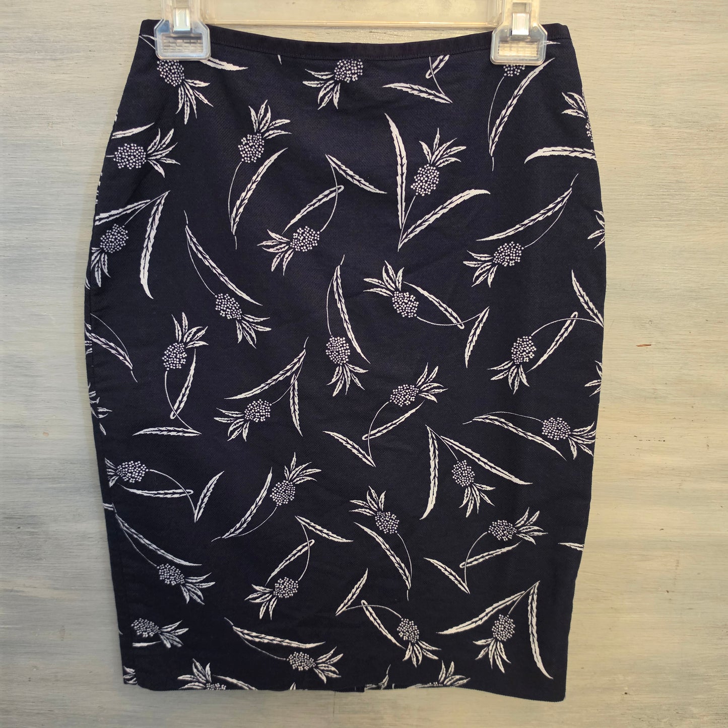 Ann Taylor 99% Cotton Outer Curvy Fit Floral Print Knee Length Pencil Skirt Size 0 GC