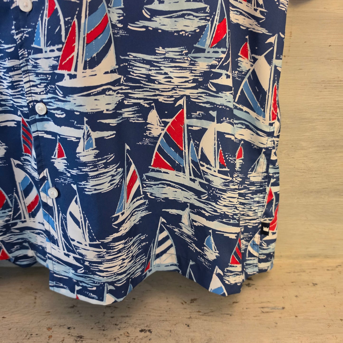 Crown & Ivy Classic Fit Sailboat Print Short Sleeve Button Down Shirt Size XXL Good Condition