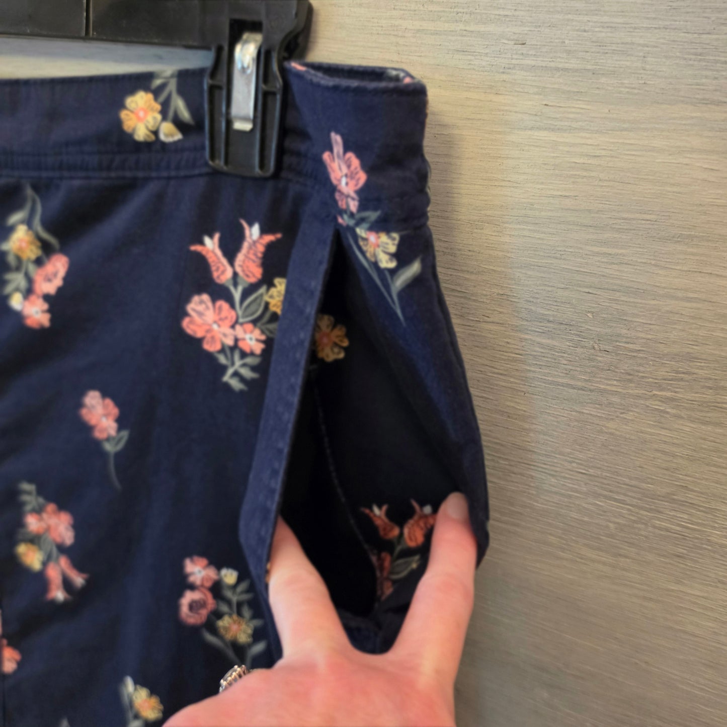 Karen Scott 98% Cotton Navy Multicolor Floral Print Mini Skort Size 14 Good Condition