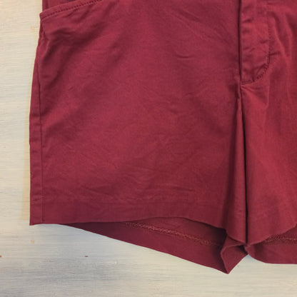 Old Navy 97% Cotton Pixie Mid Rise Burgundy Chino Shorts Size 10 Good Condition
