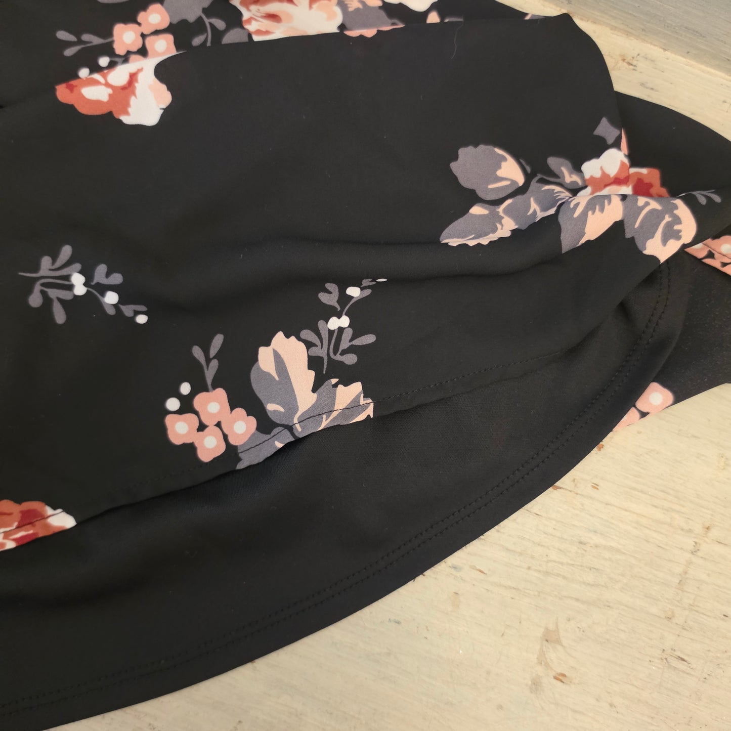 Isabel Maternity by Ingrid & Isabel Black Multicolor Floral Shift Dress Size Small Good Condition